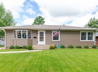 10 Eastview St, South Elgin, IL 60177