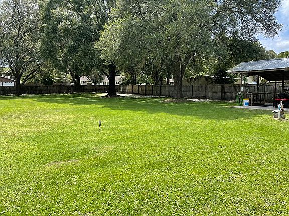 4th image of 811 Southwood Dr