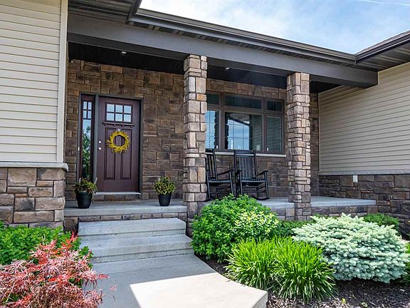 2nd image of 1825 Stone Creek Cir