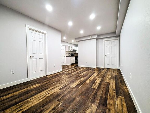 2nd image of 413 Jefferson St #4