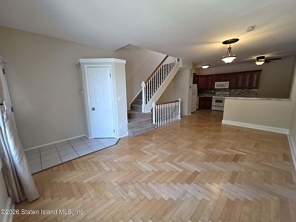 4th image of 257 Loretto St