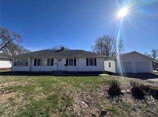 602 SW 15th St, Blue Springs, MO 64015
