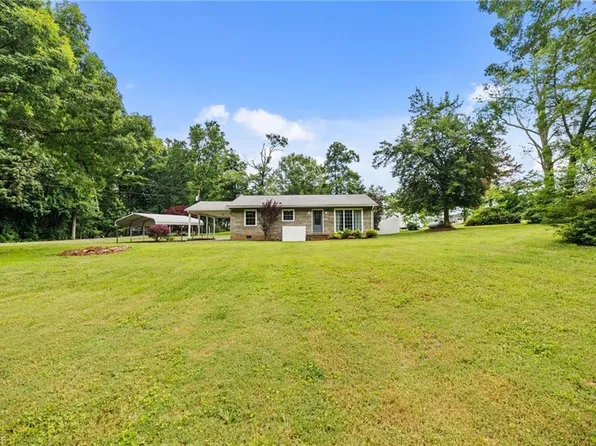 5997 Southrock St, Seagrove, NC 27341