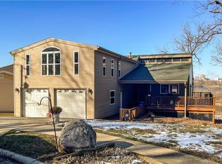 690 N Cove Ct, Decatur, IL 62521