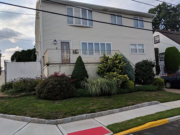 A beautifully landscaped home, landlord maintains exterior (mows grass + snow removal)