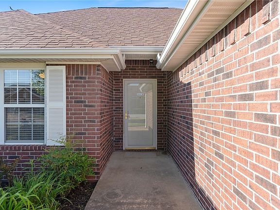 4th image of 708 Carter Ct