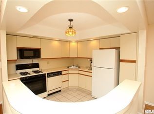 7133 Park Dr E, Flushing, NY 11367