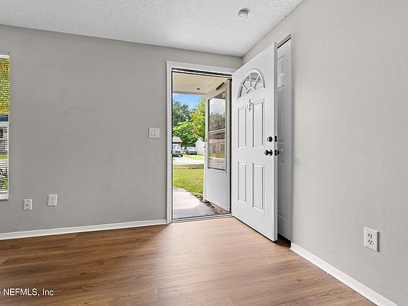 3rd image of 2644 W KENWOOD Drive