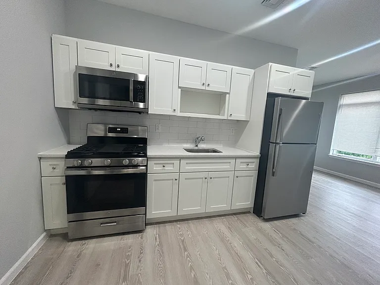 115-117 Hamilton Ave — Photo 10
