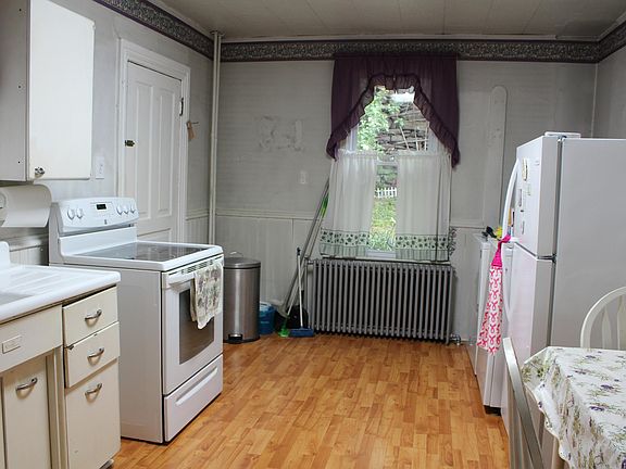 2nd image of 58 W Broadway