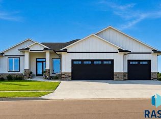 5600 E Daybreak Cir, Sioux Falls, SD 57110