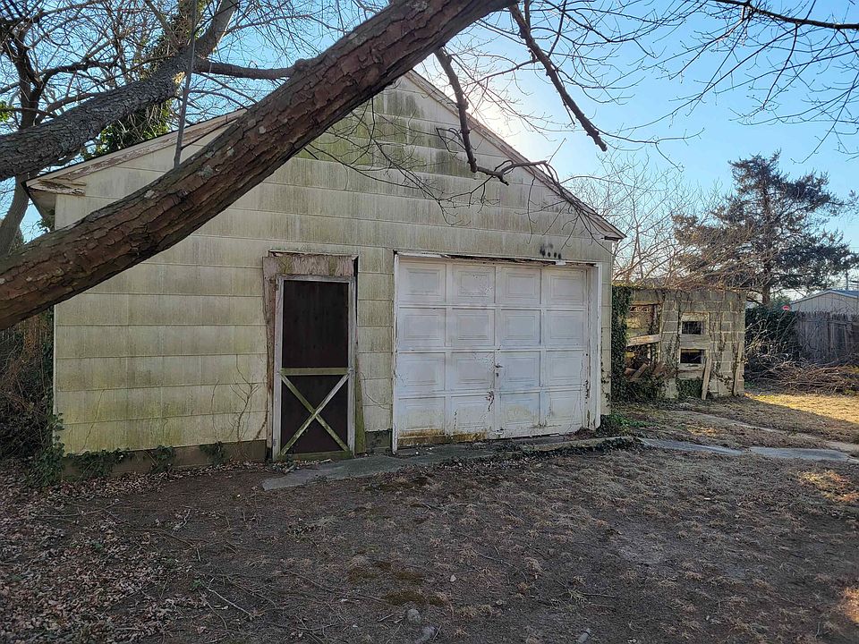 2nd image of 14 E Delaware Pkwy