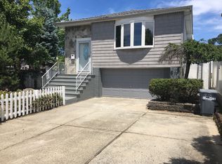 18 Bovanizer St, Staten Island, NY 10312