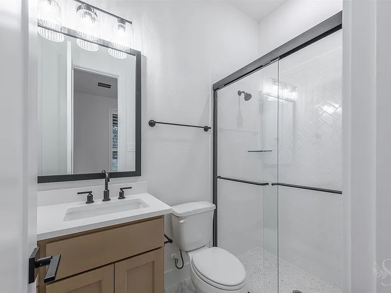 4318 Driftrose Dr — Photo 34