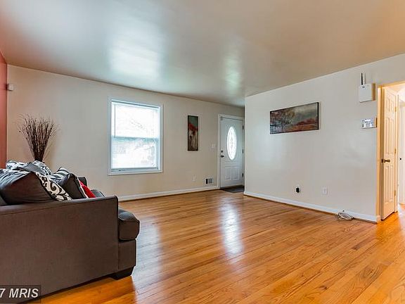 2nd image of 6613 Halleck St