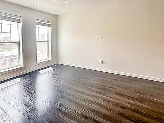 3rd image of 517 Cranford Mews SE