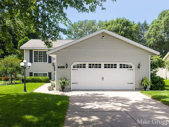 3rd image of 2565 Spring Ct