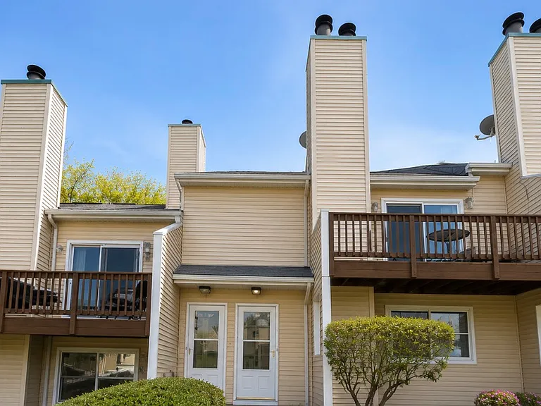 8 Rose Ln #24-19 — Photo 1