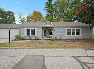 7 Pond Dr, Rocky River, OH 44116