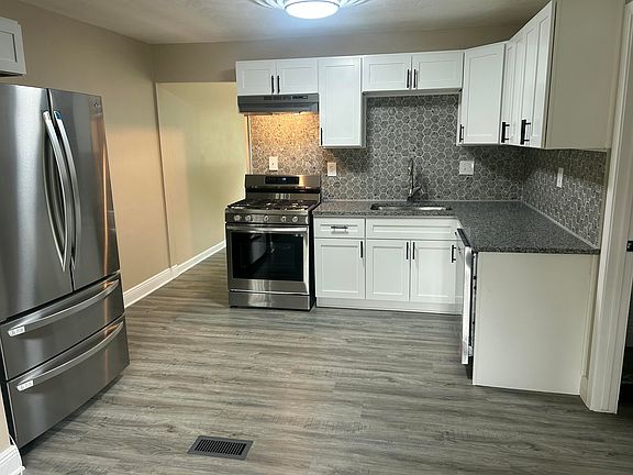 2nd image of 1042 Redleaf Ln