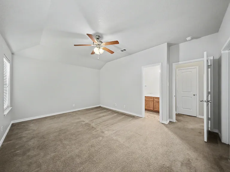 408 Bashaw Loop — Photo 10