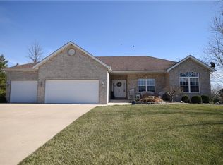 2001 Kensington Place St, Jacob, IL 62281