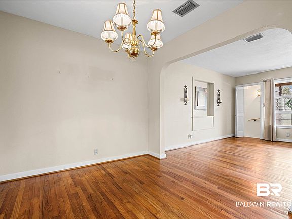 5th image of 106 Esplanade Ave