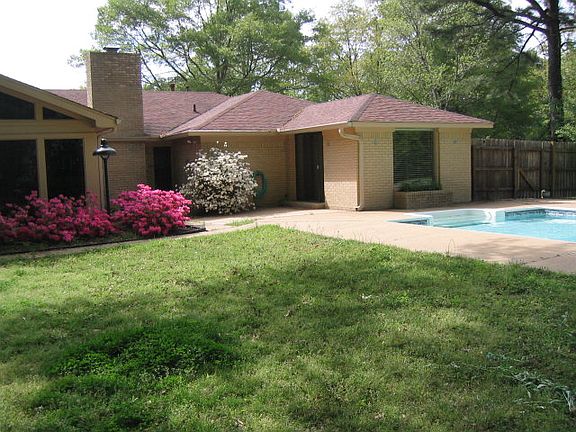 3rd image of 118 Lakeway Dr