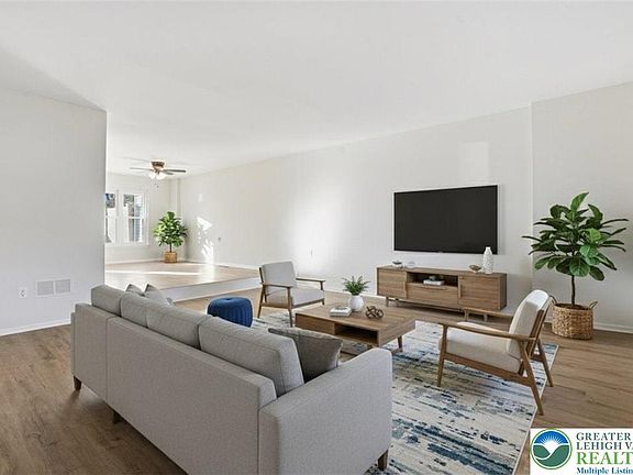 2nd image of 3434 Colonial Ct S