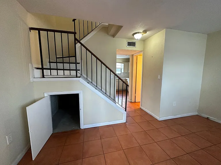 1111 NW 43rd Ave #201 — Photo 7