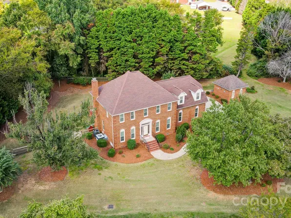 8321 Knights Ct, Harrisburg, NC 28075