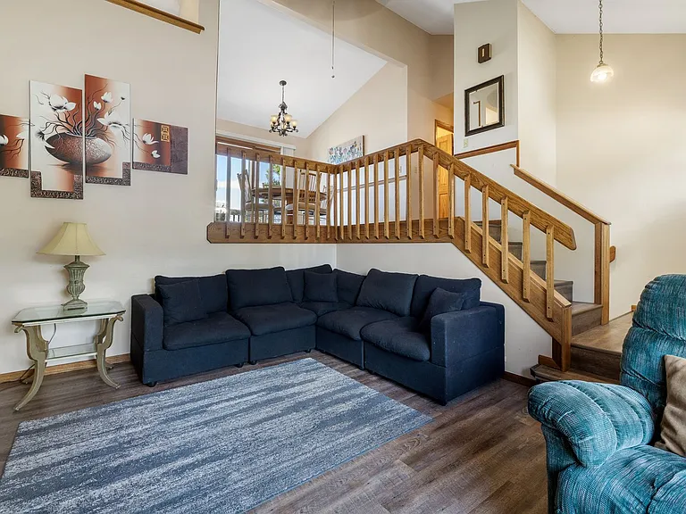 3704 Meadowbrook Dr — Photo 7