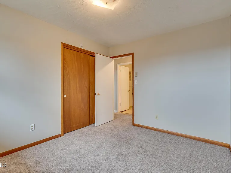 4637 Woodcliff Dr — Photo 16