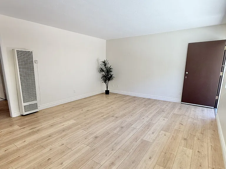 4354 42nd St #2 — Photo 3