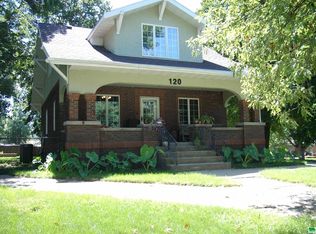 120 12th St SW, Le Mars, IA 51031