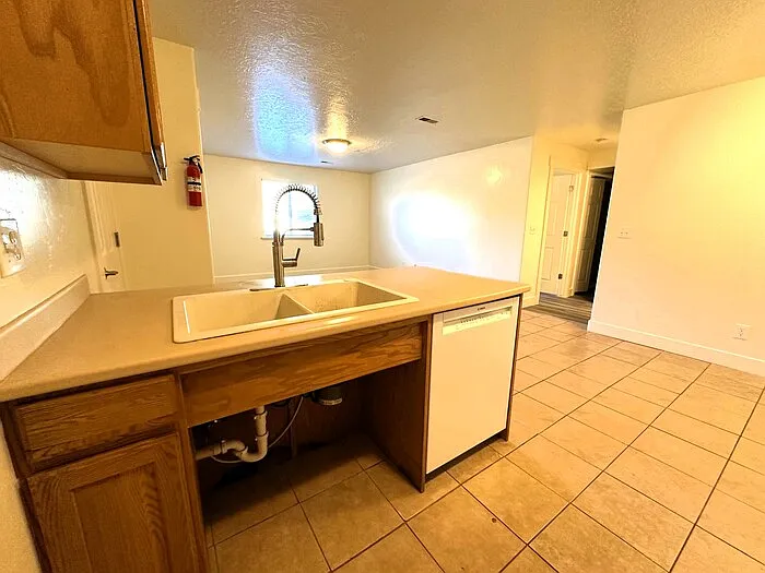 580 S Center St #15 — Photo 8