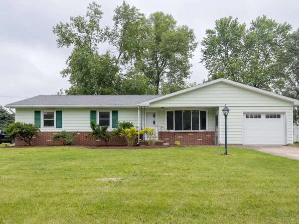 316 E Holley Dr, Kentland, IN 47951