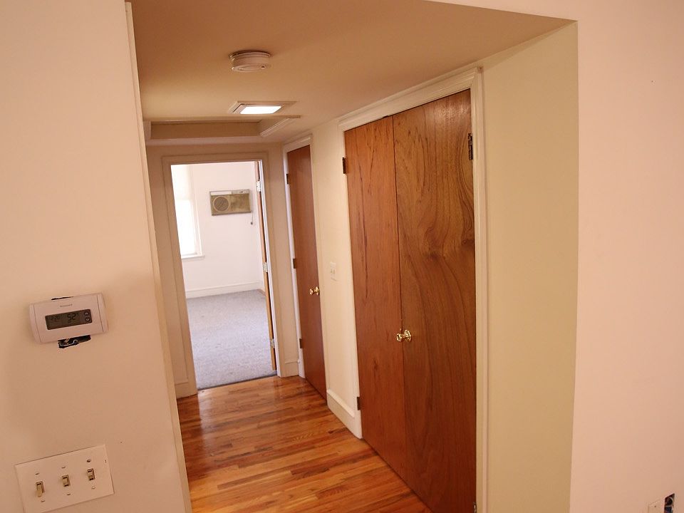 1st image of 1532 Green St APT 1R