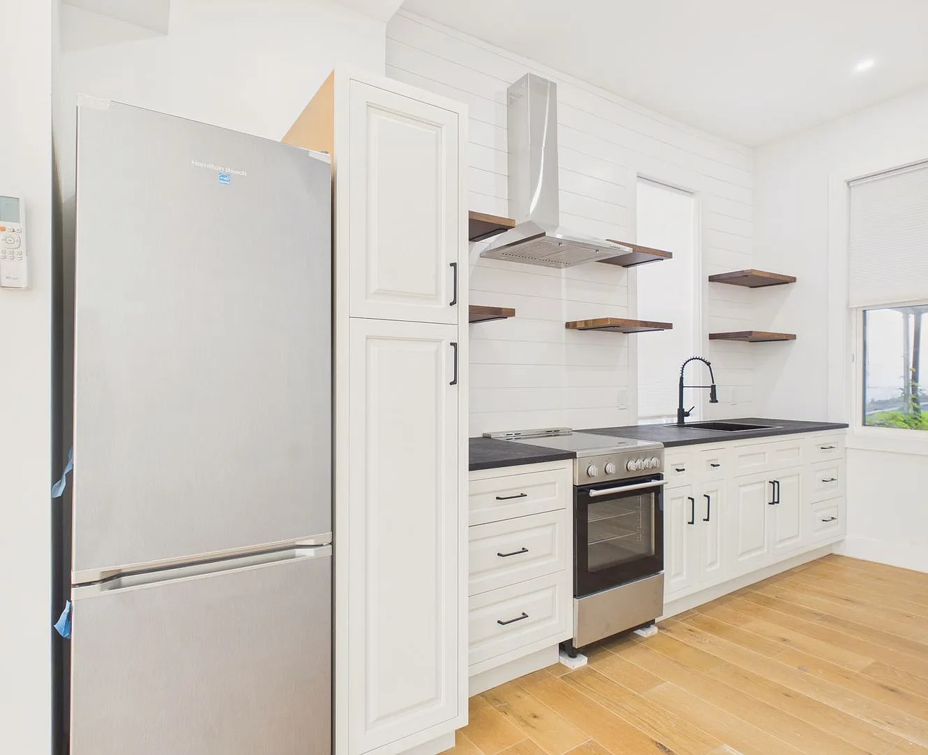 Gorgeous Single-Family Home on Penn St — Photo 4