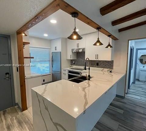 4th image of 3220 E Meadows Cir