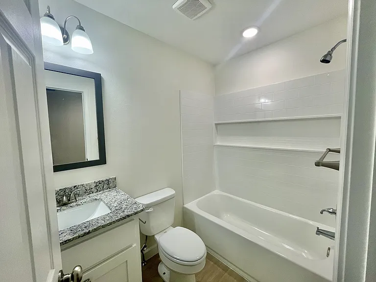 508 S Park St #C — Photo 7