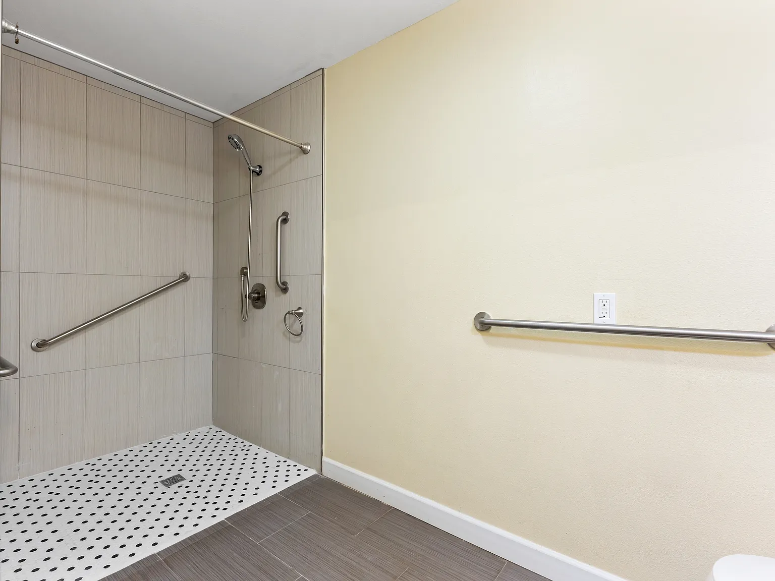 94-1088 Farrington Highway - 1 — Photo 1