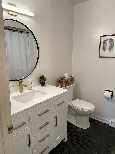 Main floor hall bathroom