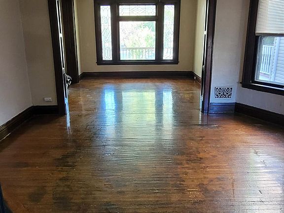 4th image of 407 Potomac Ave #1