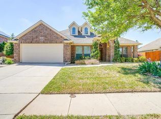 7 Stonegate Dr, Edgecliff Village, TX 76134