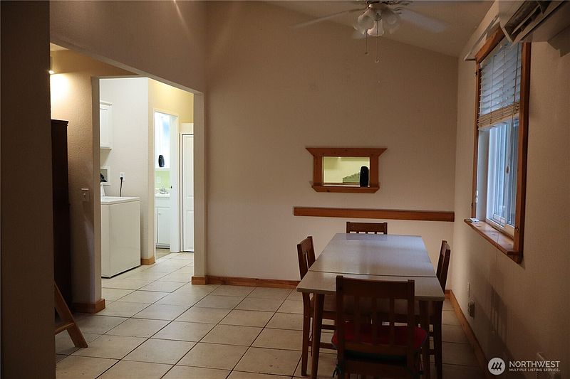 5th image of 31 E Colvos Pl E