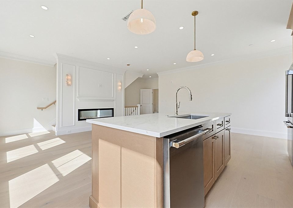 1st image of 257 Market St #Rb