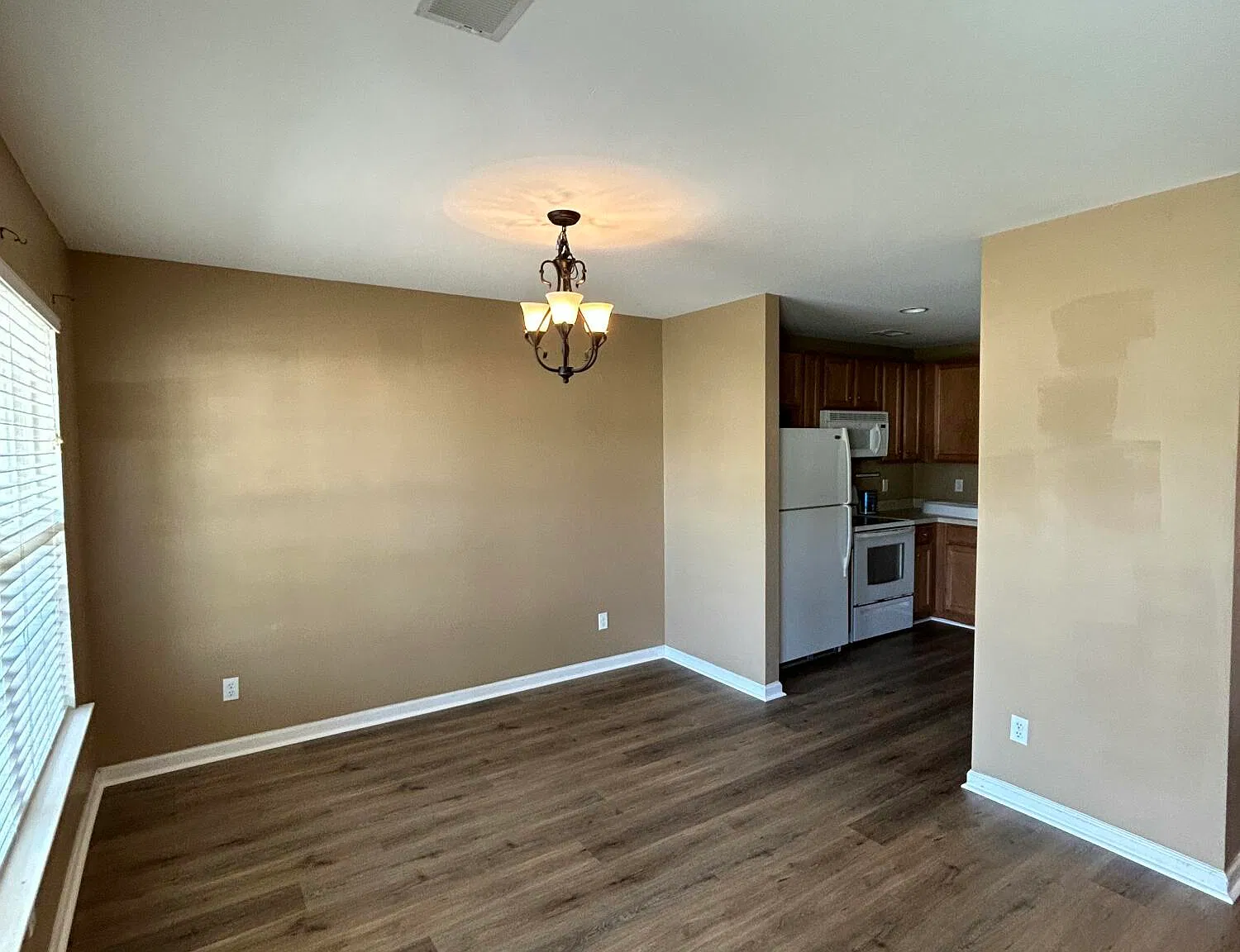 2 bed, 1.5 bath, 1368 sqft, $1,850 — Photo 2