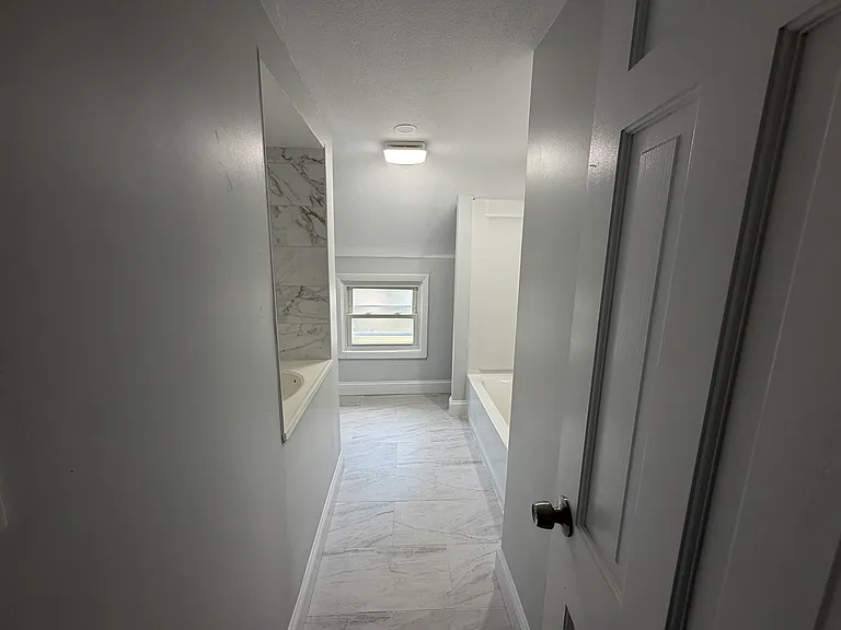 73-75 Draper Ave #75 — Photo 16