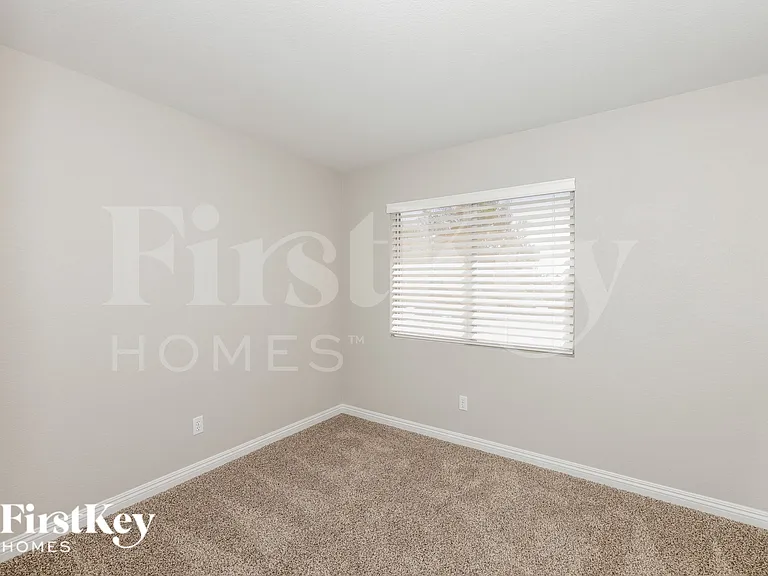 277 Fairbrook Dr — Photo 15